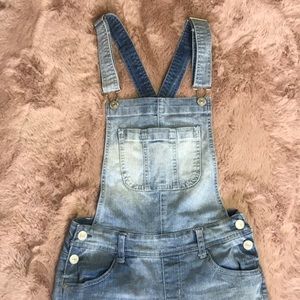 Cute overalls never worn!